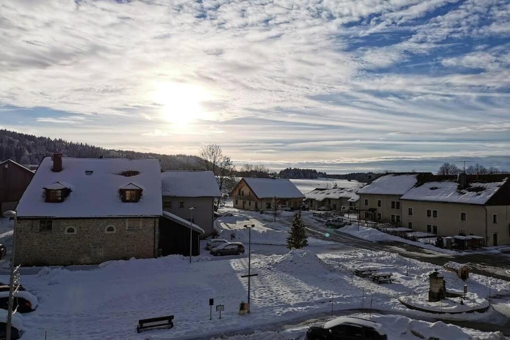 Ravissant Appart Proche Suisse Et Pistes De Ski Familiales Apartment Les Fourgs Exterior foto