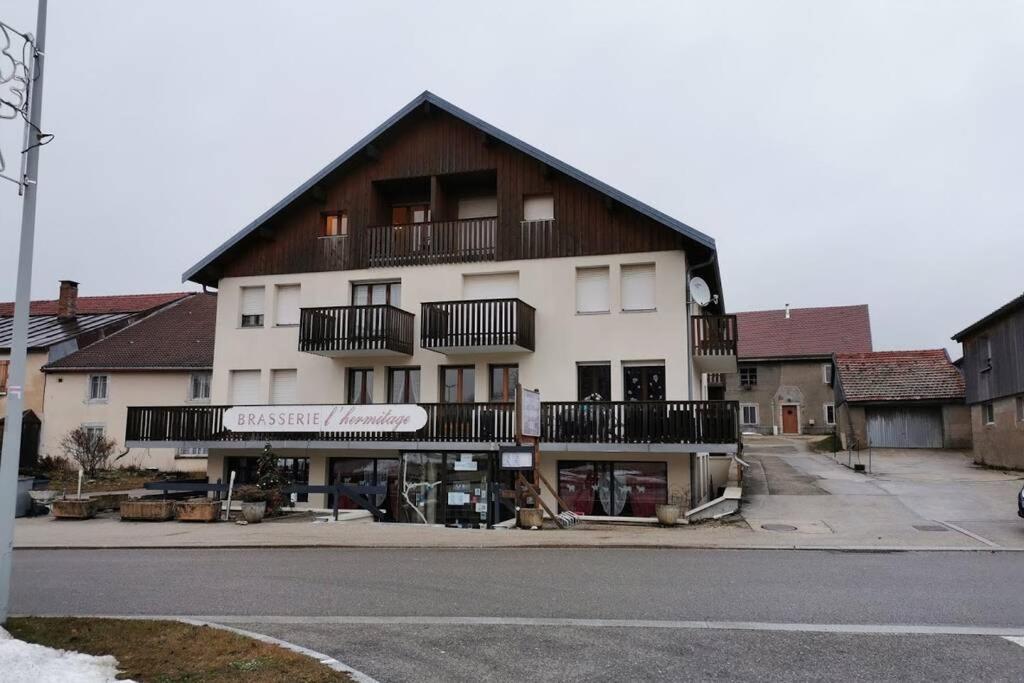 Ravissant Appart Proche Suisse Et Pistes De Ski Familiales Apartment Les Fourgs Exterior foto